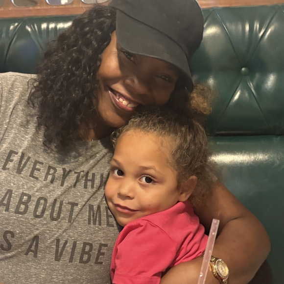 Profile Picture of Phyllis Diller (@berrbrow) on Poshmark