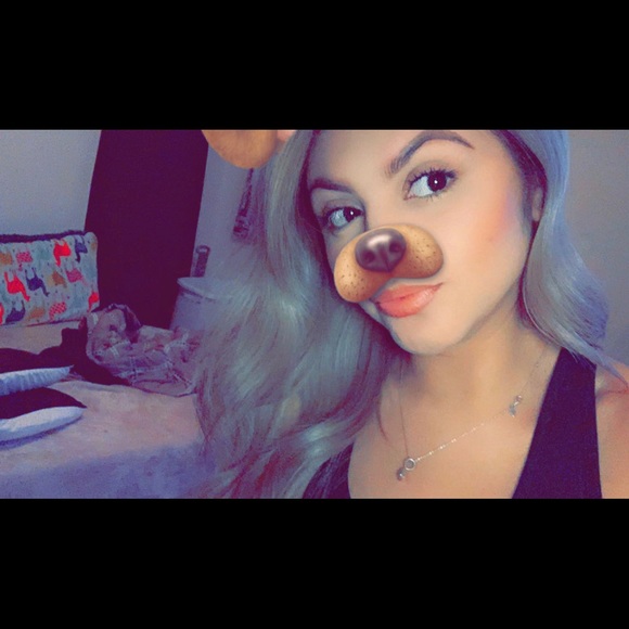 Profile Picture of Miriam Arango (@miriam895) on Poshmark