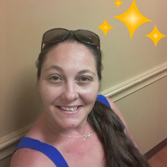Profile Picture of Melissa Duhon (@caitlynn112306) on Poshmark