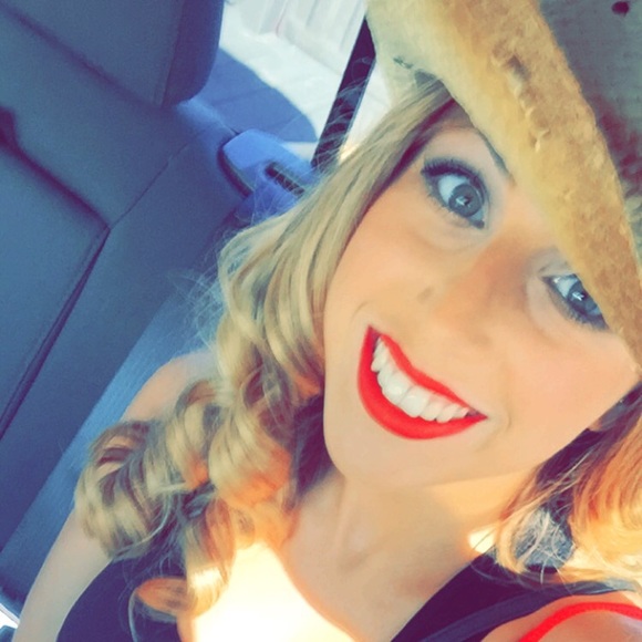 Profile Picture of Christina Pedalino (@cpedalino) on Poshmark