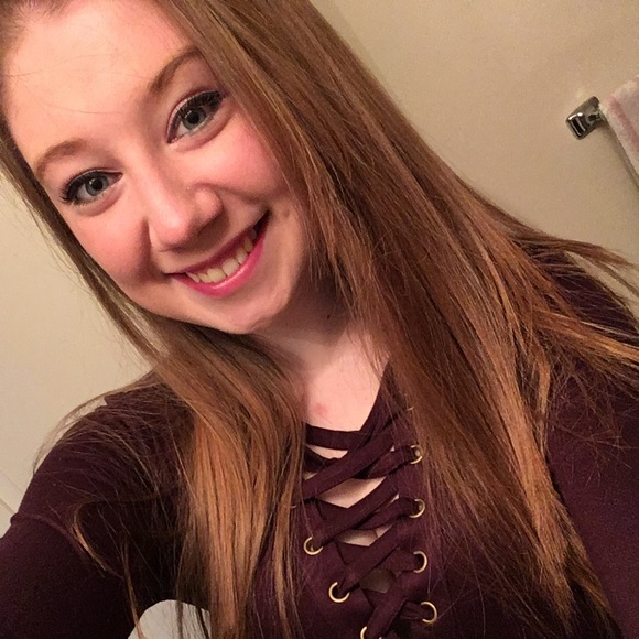 Profile Picture of Hope Reents (@elizabethh1097) on Poshmark