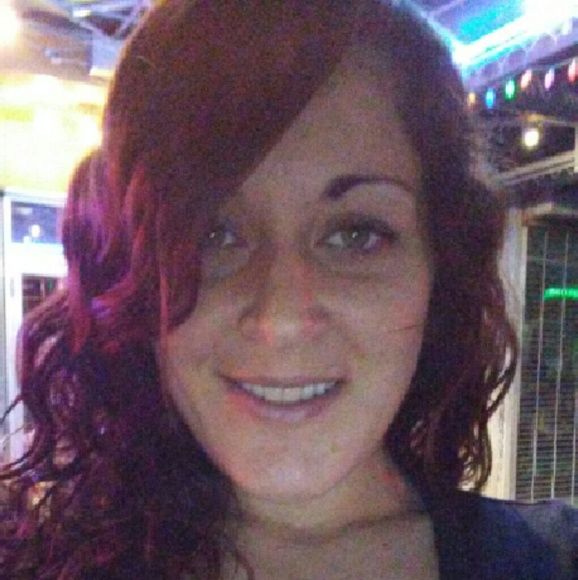 Profile Picture of Cassandra Palumbo (@cpalumbo22) on Poshmark