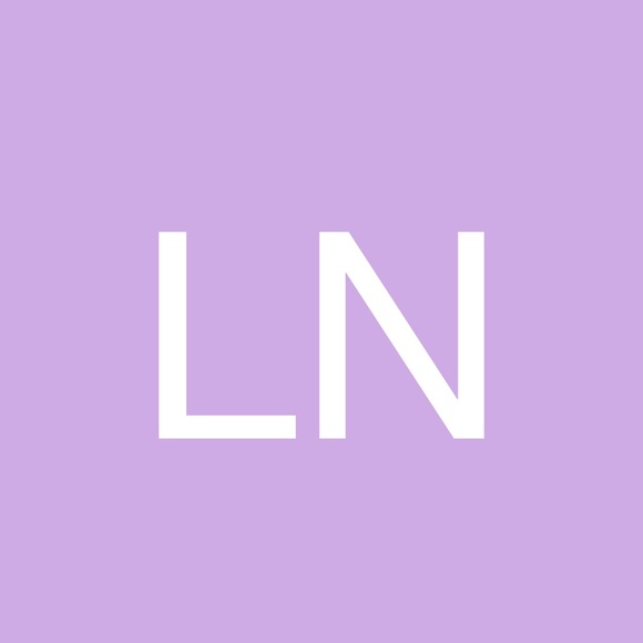 Profile Picture of Lara Nicholson (@laranicholson) on Poshmark