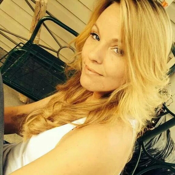 Profile Picture of Bobbie Coverstone (@bobbiedoll11) on Poshmark