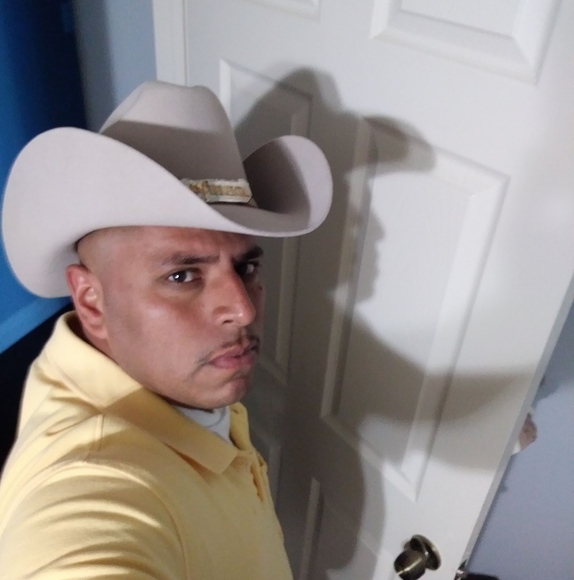 Profile Picture of Joel Hernandez (@joelhernande456) on Poshmark