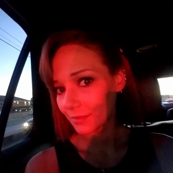 Profile Picture of Karla Hanson (@monkeyandpickes) on Poshmark