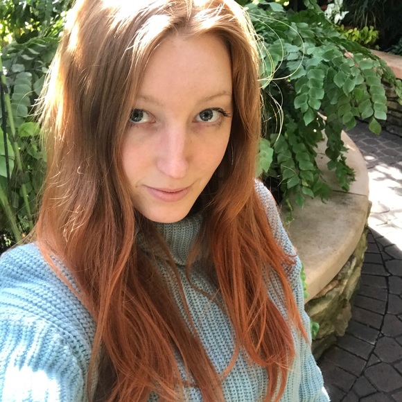 Profile Picture of Carly Dalrymple (@lcarlyellanl) on Poshmark