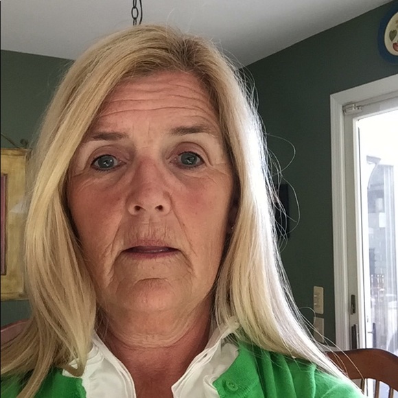 Profile Picture of Beth Koerwer (@bethk4) on Poshmark