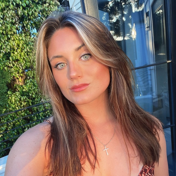 Profile Picture of Lindsay Danehower (@ldanehower) on Poshmark