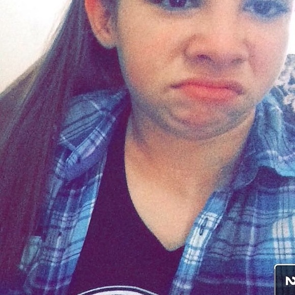 Hana Zimardo - Poshmark Profile Picture of Hana Zimardo (@crustysocks30) on Poshmark