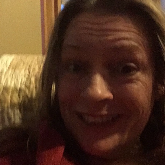 Profile Picture of Melamie Fausch (@mkfausch) on Poshmark