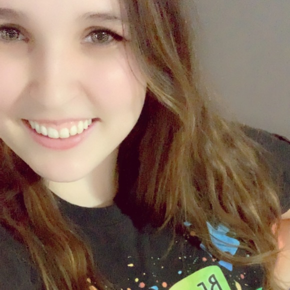 Profile Picture of Stephanie Boyer (@sboyer129) on Poshmark