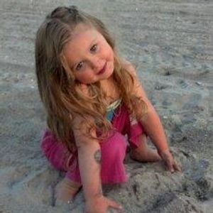 Profile Picture of Amber Mathews (@dreamzdocometrue8579) on Myspace