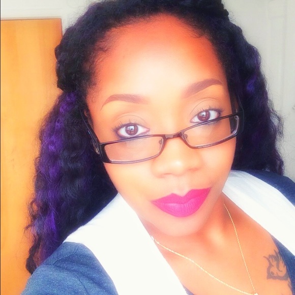 Profile Picture of Simone Stewart (@simmiestew) on Poshmark