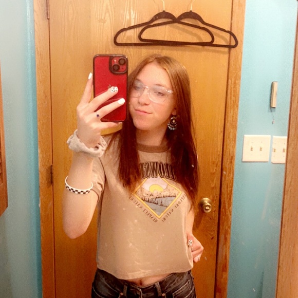 Profile Picture of Emma Tonnar (@emmatonnar) on Poshmark