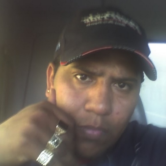 Profile Picture of Edwin Ferrer (@ferreredwin12) on Poshmark