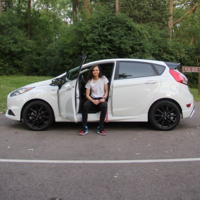 Profile Picture of Isabella Wiechec (@isawiechec) on Twitter