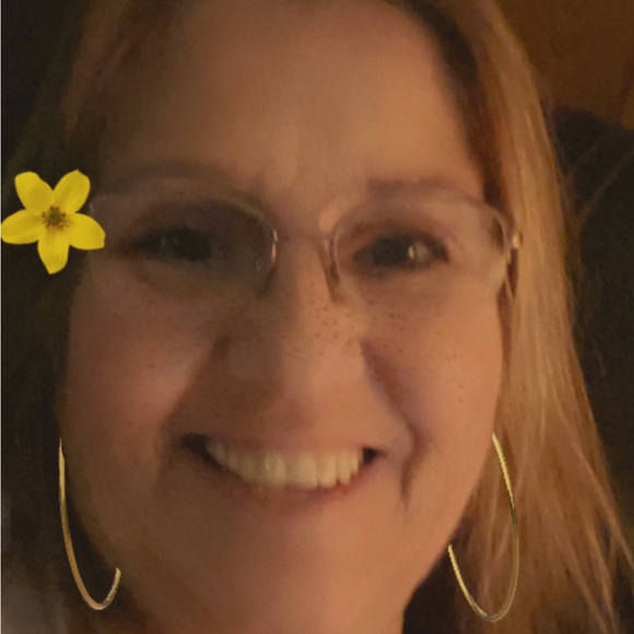 Profile Picture of Anna marie Hochstedler (@annamarie121960) on Poshmark