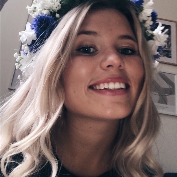 Profile Picture of Sofia Karlsson (@sofiakarlssons) on Poshmark