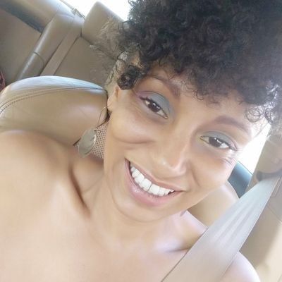 Profile Picture of Sarah Burrell (@SarahJoy76) on Twitter