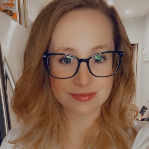 Profile Picture of Lindsey Shoemaker (@lindsey1573) on Poshmark