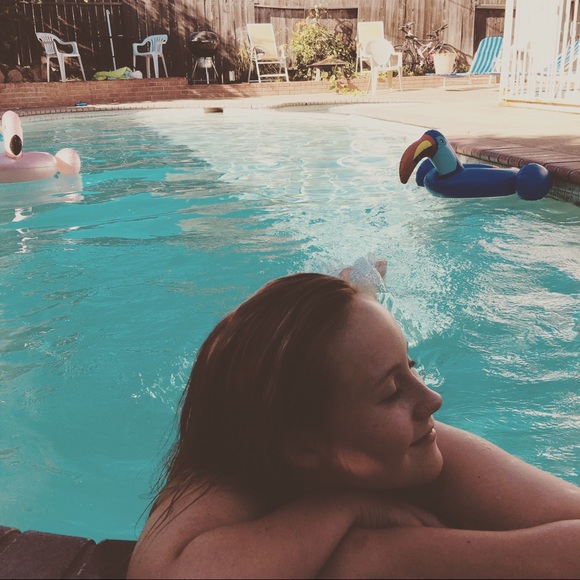 Profile Picture of Gabrielle Gabelman (@gabrielles_shop) on Poshmark