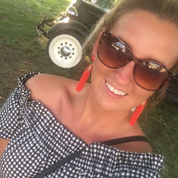 Profile Picture of Vanessa Perrins (@vperrins) on Poshmark