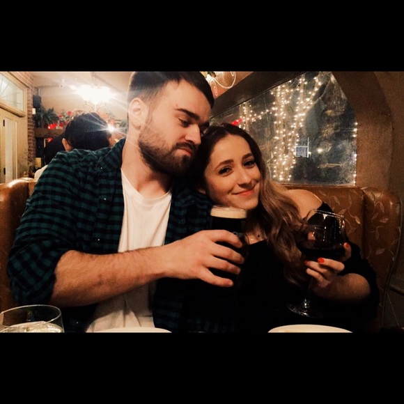 Profile Picture of Emily Sugarman (@emilysugarman) on Poshmark