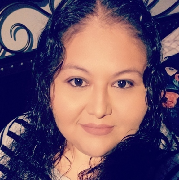 Profile Picture of Edith Cardenas (@edithcarden) on Poshmark