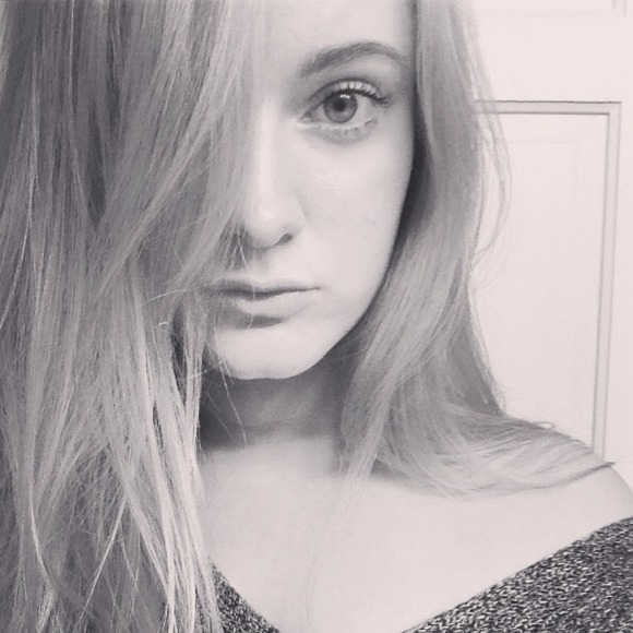 Profile Picture of Laura Cyrek (@remarksbylaura) on Poshmark