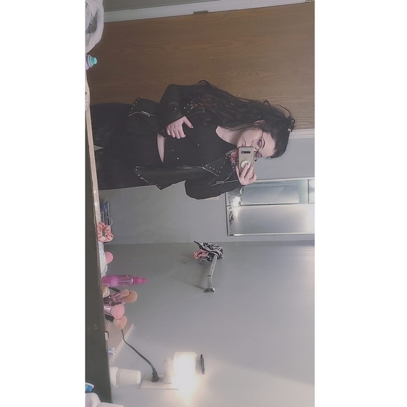 Profile Picture of Karlie Hobbs (@karliehobbs) on Poshmark