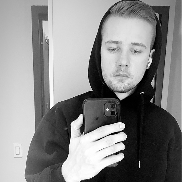 Profile Picture of Julian Michaelis (@julner97) on Poshmark