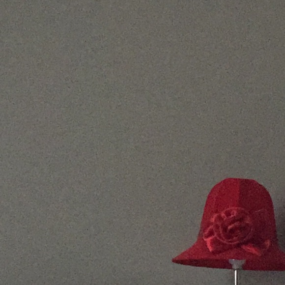 Profile Picture of Alice Passmore (@phoenixblue_672) on Poshmark