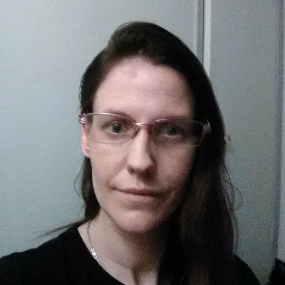 Profile Picture of Pamela Anne McCool (@Emeraldeyes40) on Twitter
