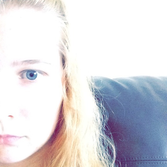 Profile Picture of Kelsey Steele (@knsteele) on Poshmark