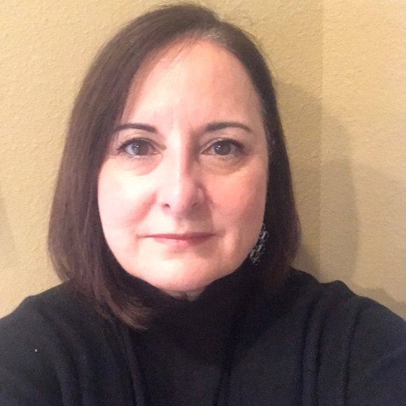 Profile Picture of Tracie Simmons (@tracie272) on Poshmark