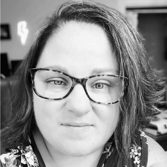 Profile Picture of Sara Vogt (@cameragirl2003) on Poshmark