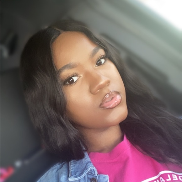 Profile Picture of Tyra James (@tyrajames7) on Poshmark
