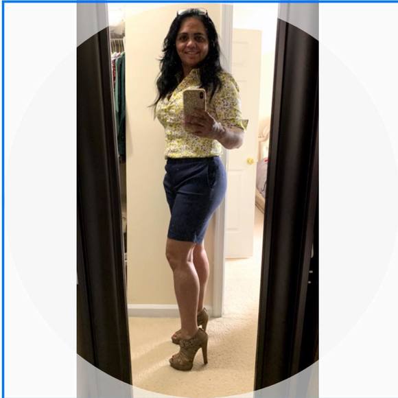 Profile Picture of Adriana Barros (@dricab23) on Poshmark