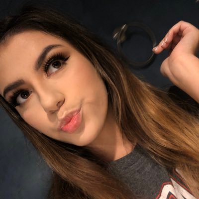 Profile Picture of Danielle Rasmussen (@dazzlingdraz) on Twitter