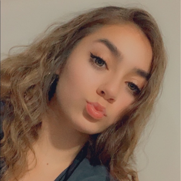Profile Picture of Kris Rose (@krissramm) on Poshmark
