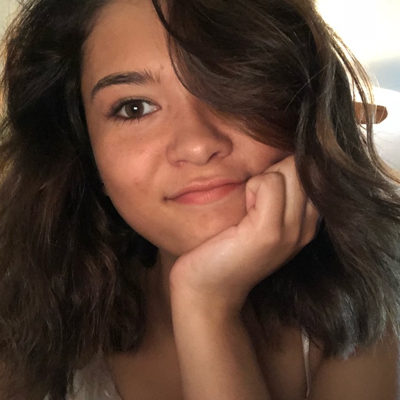 Profile Picture of Taylor Newton (@newton01) on Poshmark