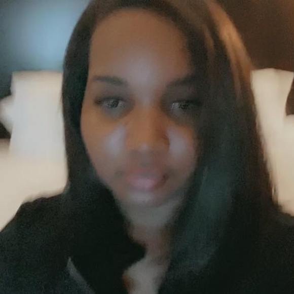 Profile Picture of Veronica Pichardo (@nickizmom) on Poshmark