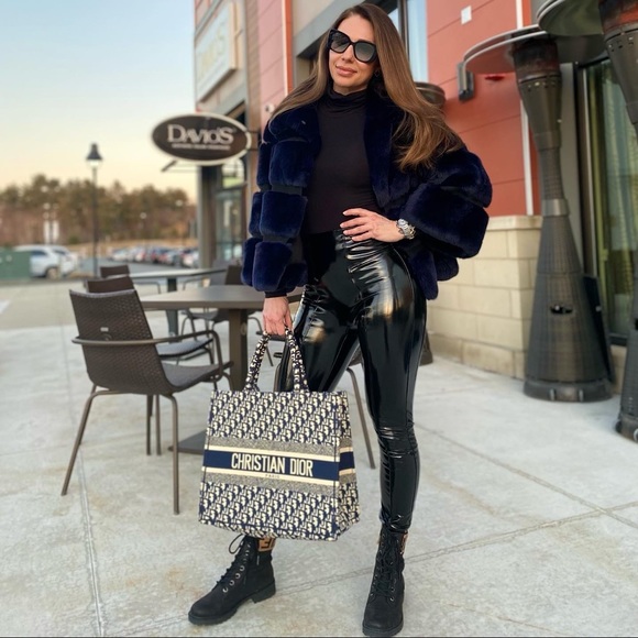 Profile Picture of Juliana Kagan (@juliakagan2) on Poshmark