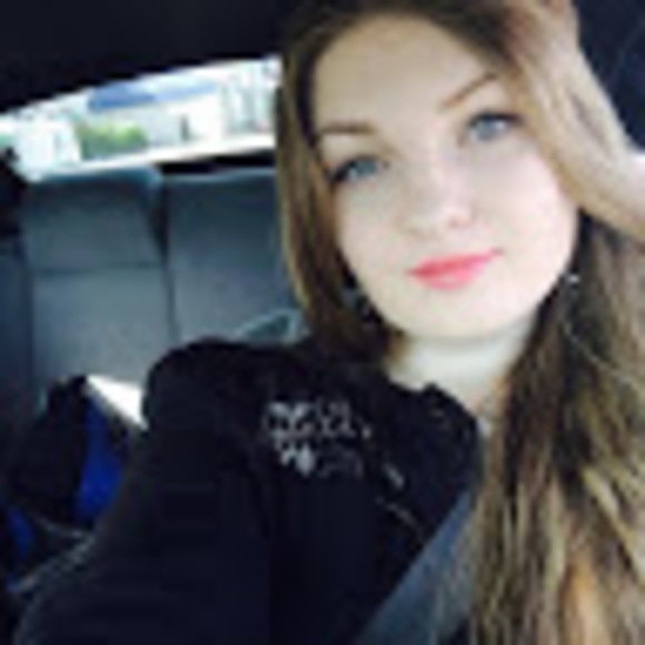 Profile Picture of Kelly Clarkson (@kellymarie9898) on Poshmark