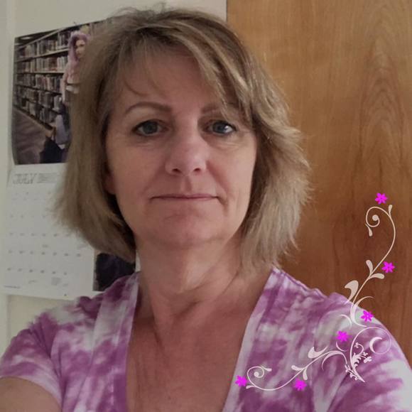 Profile Picture of Sheila Andrews (@sandhouse2) on Poshmark