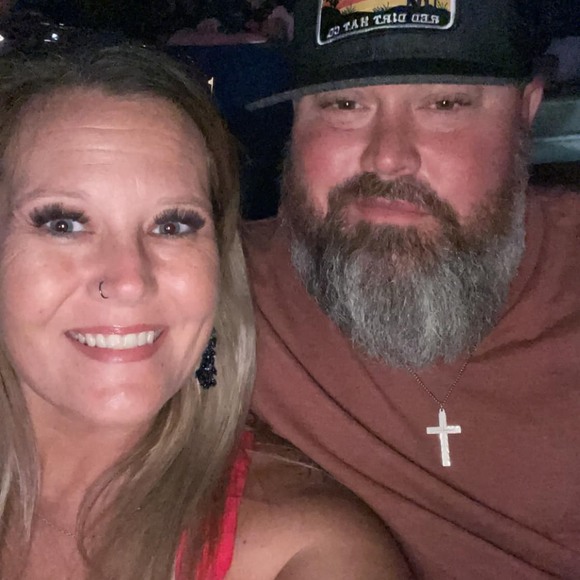 Profile Picture of Amanda Wolfe (@amandalichelle) on Poshmark