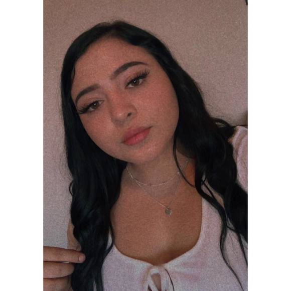 Profile Picture of Alex Yanez (@alex_yanez) on Poshmark