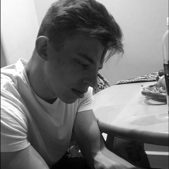 Profile Picture of Nikita Kresh (@nikkkresh) on Poshmark