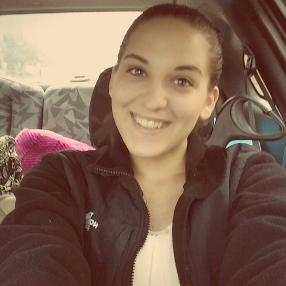 Profile Picture of Hailey Hudson (@hhudson1041) on Poshmark